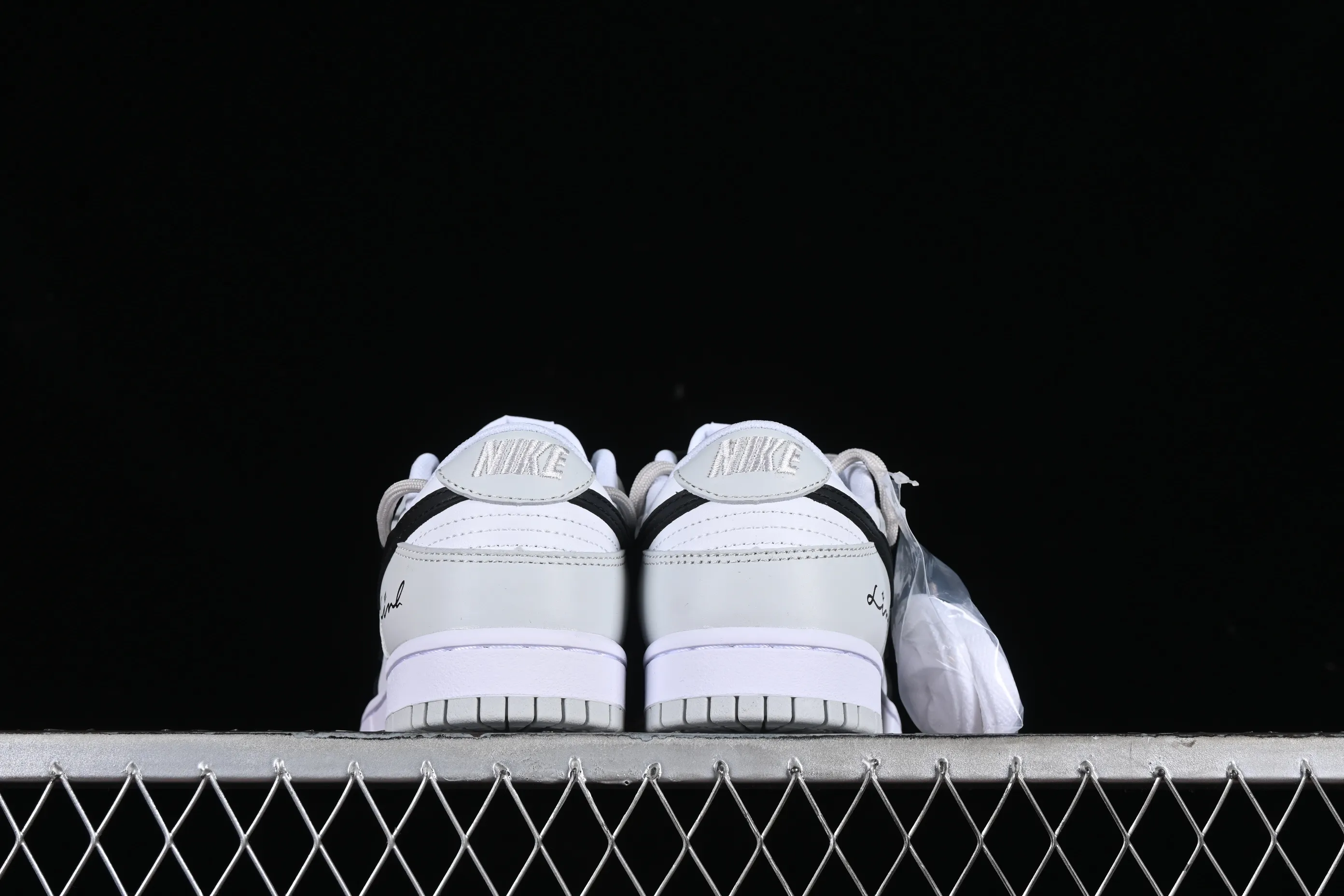 All Categories Nk SB Dunk Series Nk SB Dunk Low Low-top sneakers Nk Dunk Low Leather letters High street deconstruction Black and gray SB strap low-top casual sneakers DV0831-101